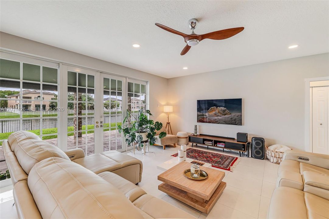 For Sale: $985,000 (4 beds, 3 baths, 3077 Square Feet)