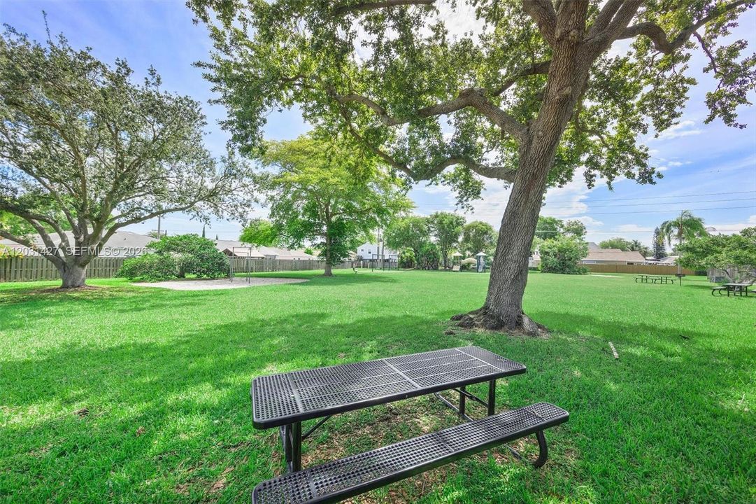 For Sale: $600,000 (3 beds, 2 baths, 1369 Square Feet)