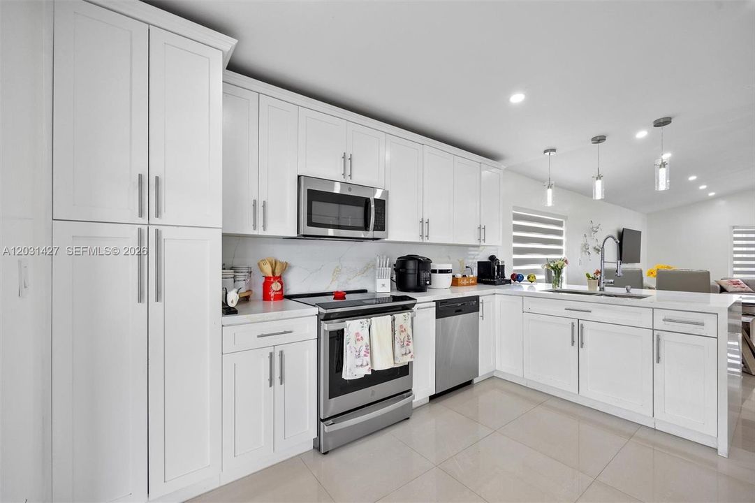 For Sale: $600,000 (3 beds, 2 baths, 1369 Square Feet)