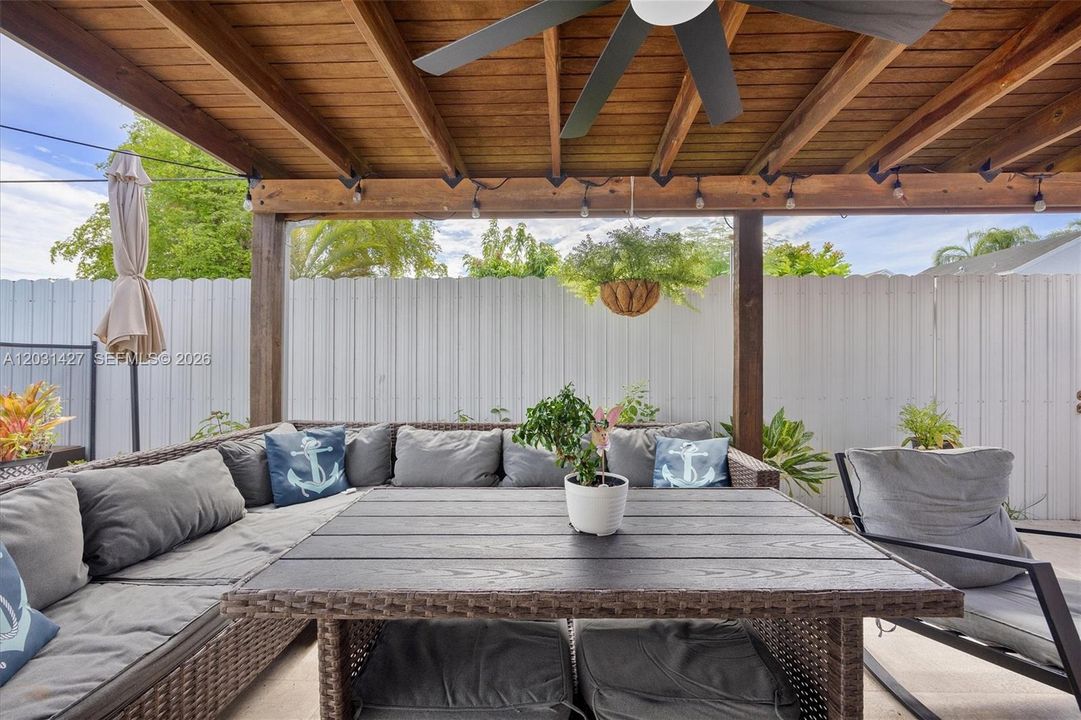 For Sale: $600,000 (3 beds, 2 baths, 1369 Square Feet)
