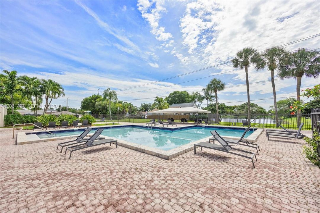 For Sale: $600,000 (3 beds, 2 baths, 1369 Square Feet)