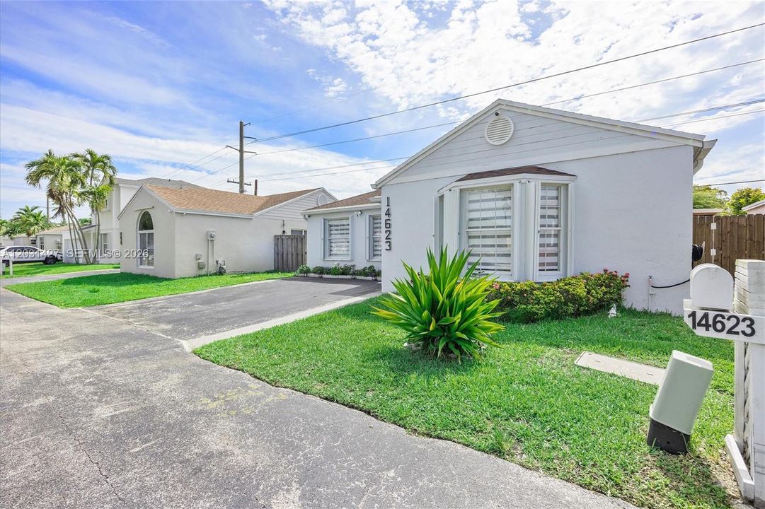 For Sale: $600,000 (3 beds, 2 baths, 1369 Square Feet)