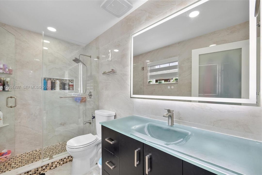 For Sale: $600,000 (3 beds, 2 baths, 1369 Square Feet)
