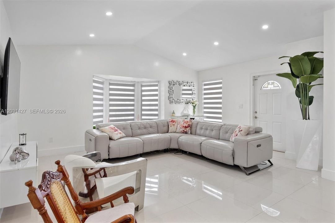 For Sale: $600,000 (3 beds, 2 baths, 1369 Square Feet)