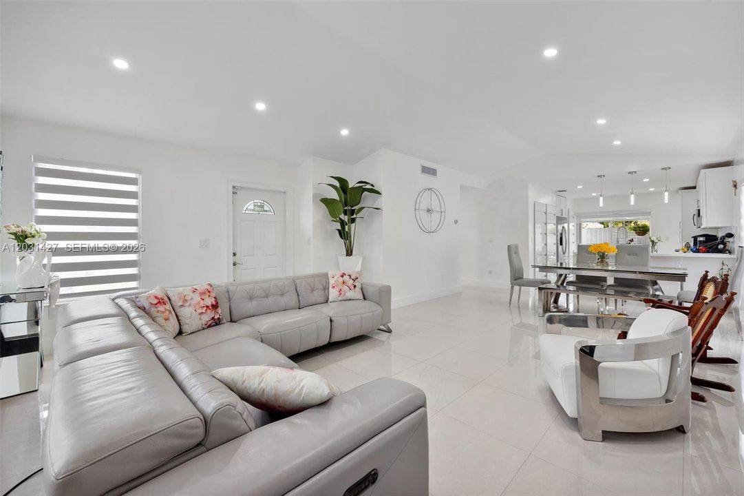 For Sale: $600,000 (3 beds, 2 baths, 1369 Square Feet)