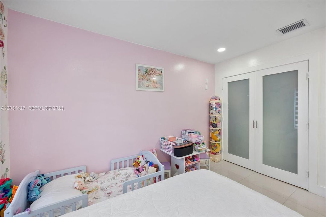 For Sale: $600,000 (3 beds, 2 baths, 1369 Square Feet)