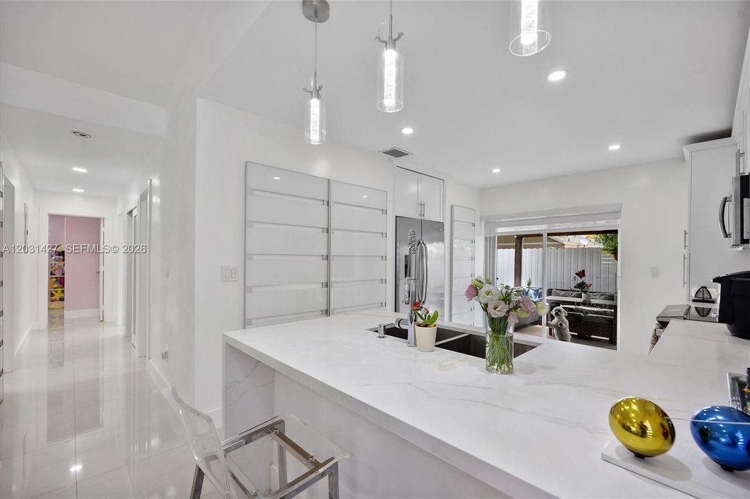 For Sale: $600,000 (3 beds, 2 baths, 1369 Square Feet)