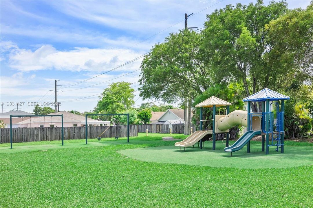 For Sale: $600,000 (3 beds, 2 baths, 1369 Square Feet)