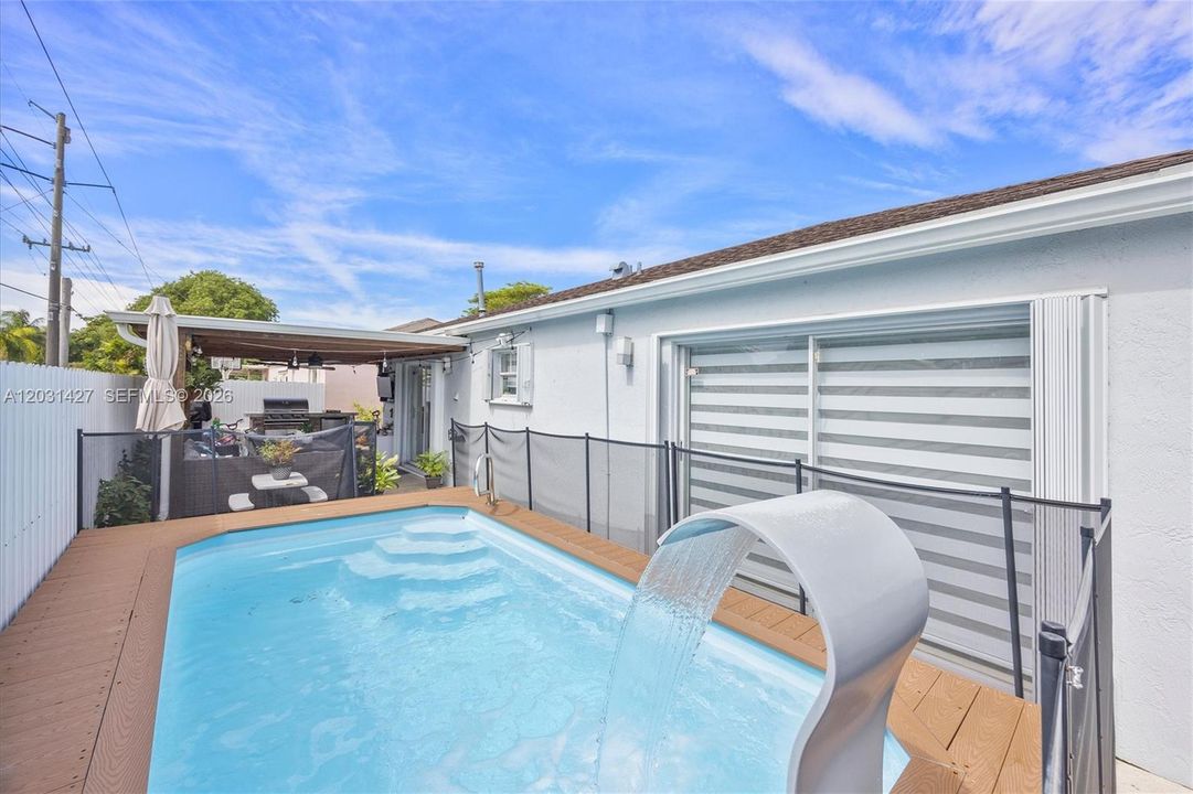 For Sale: $600,000 (3 beds, 2 baths, 1369 Square Feet)