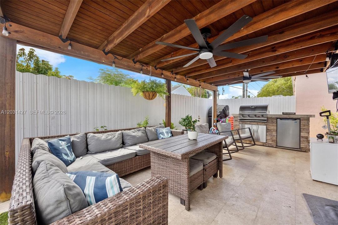 For Sale: $600,000 (3 beds, 2 baths, 1369 Square Feet)