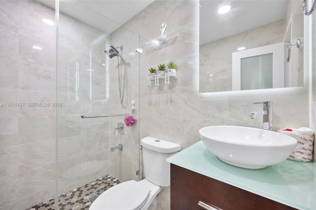 For Sale: $600,000 (3 beds, 2 baths, 1369 Square Feet)