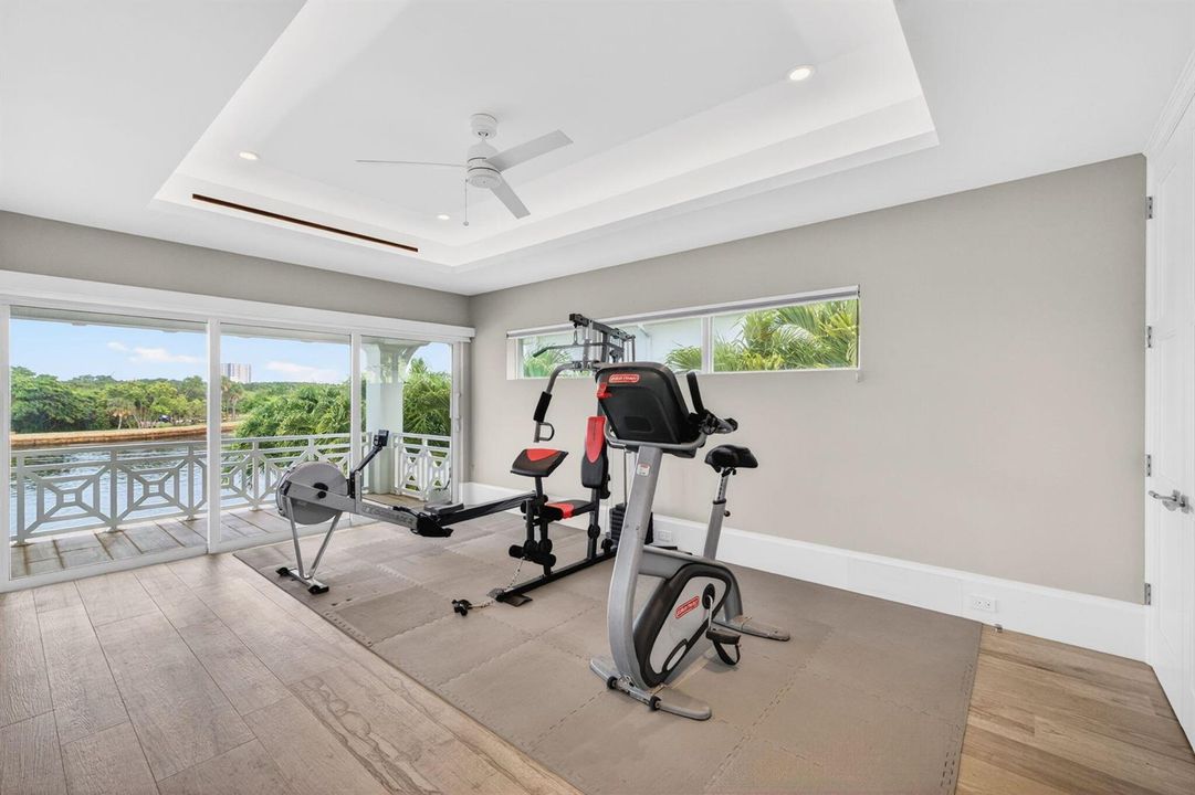 59_Gym With Private Balcony