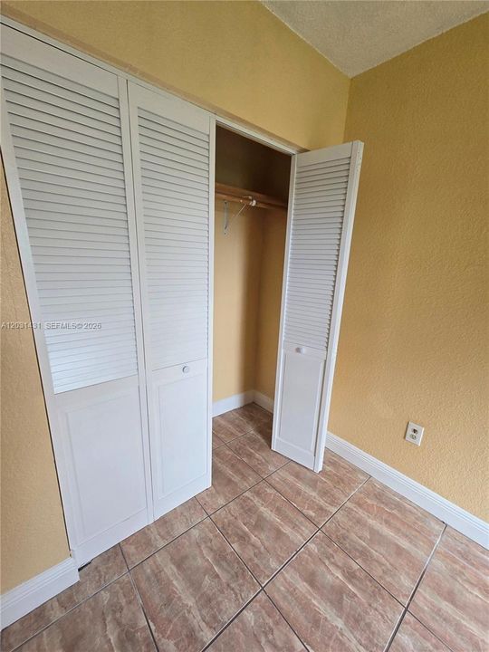 For Rent: $3,100 (3 beds, 2 baths, 2028 Square Feet)