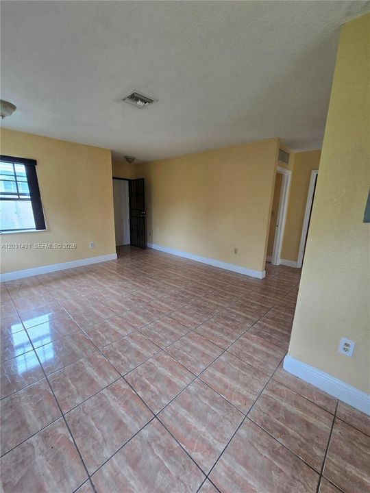 For Rent: $3,100 (3 beds, 2 baths, 2028 Square Feet)