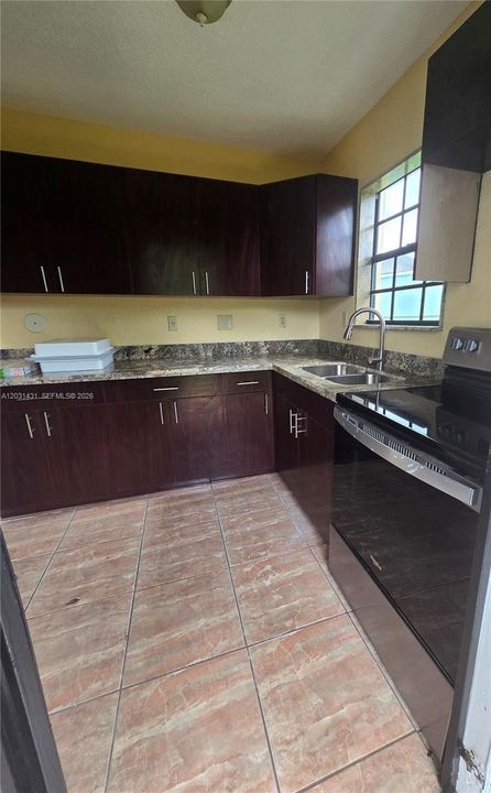 For Rent: $3,100 (3 beds, 2 baths, 2028 Square Feet)