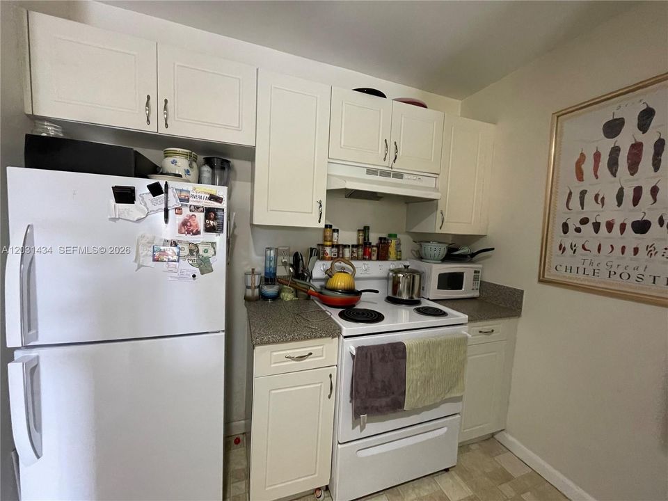 For Sale: $159,000 (1 beds, 1 baths, 533 Square Feet)