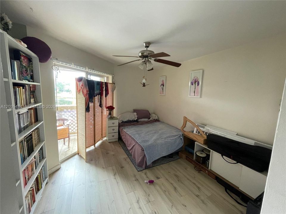 For Sale: $159,000 (1 beds, 1 baths, 533 Square Feet)