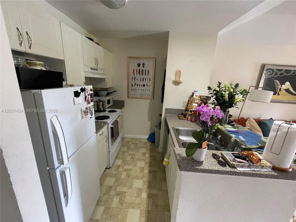 For Sale: $159,000 (1 beds, 1 baths, 533 Square Feet)