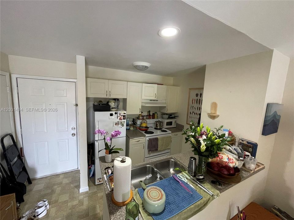 For Sale: $159,000 (1 beds, 1 baths, 533 Square Feet)