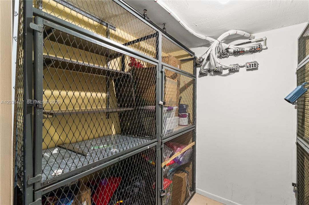 For Sale: $575,000 (2 beds, 2 baths, 1227 Square Feet)
