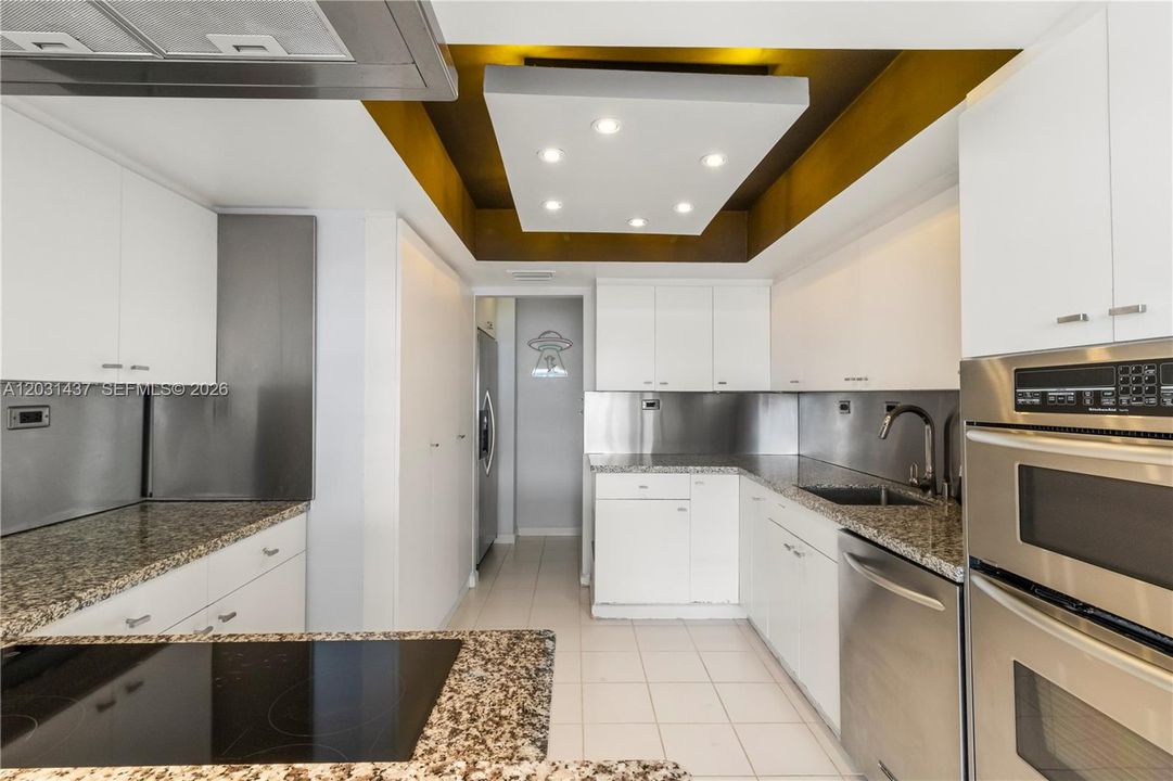 For Sale: $575,000 (2 beds, 2 baths, 1227 Square Feet)