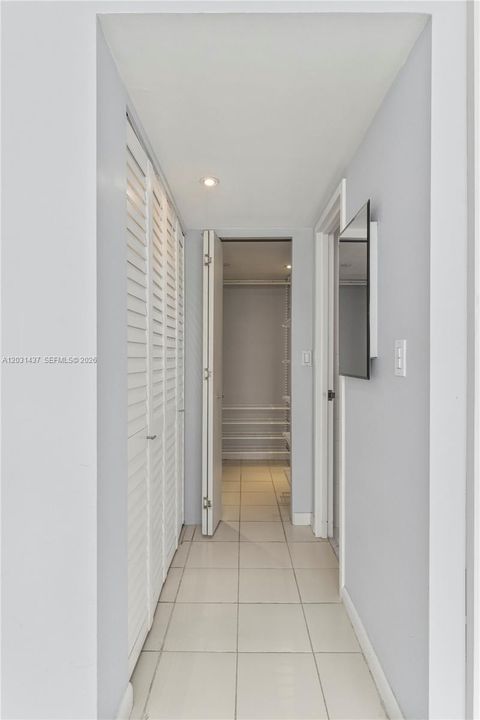 For Sale: $575,000 (2 beds, 2 baths, 1227 Square Feet)