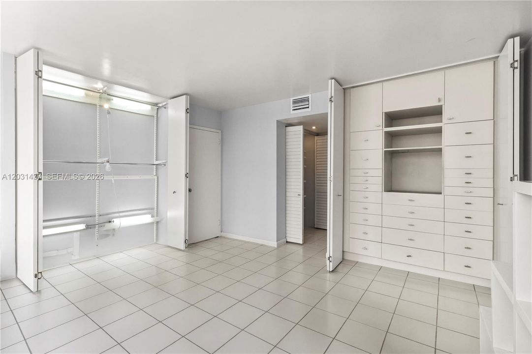 For Sale: $575,000 (2 beds, 2 baths, 1227 Square Feet)
