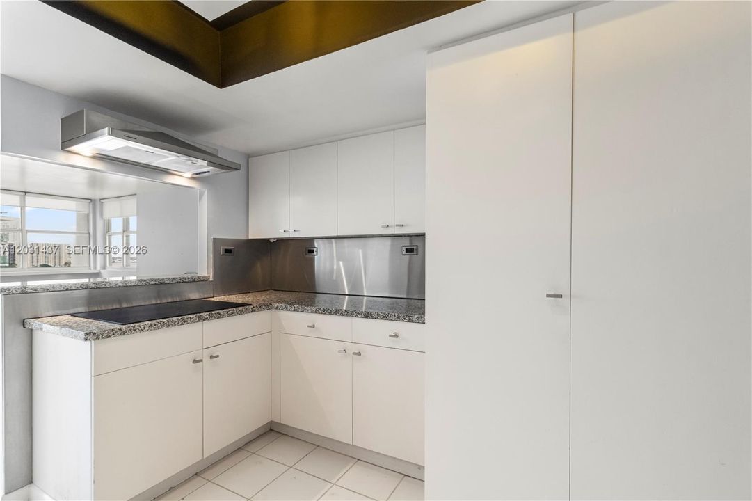For Sale: $575,000 (2 beds, 2 baths, 1227 Square Feet)