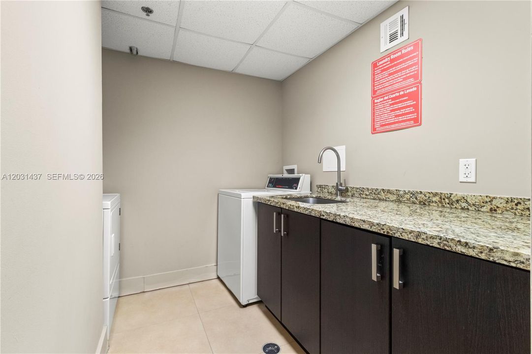 For Sale: $575,000 (2 beds, 2 baths, 1227 Square Feet)