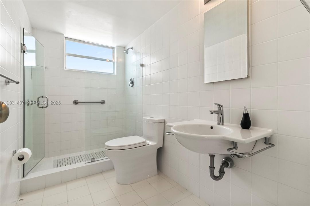 For Sale: $575,000 (2 beds, 2 baths, 1227 Square Feet)