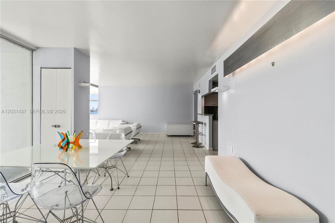 For Sale: $575,000 (2 beds, 2 baths, 1227 Square Feet)