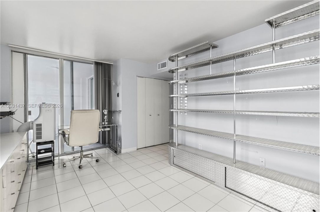 For Sale: $575,000 (2 beds, 2 baths, 1227 Square Feet)