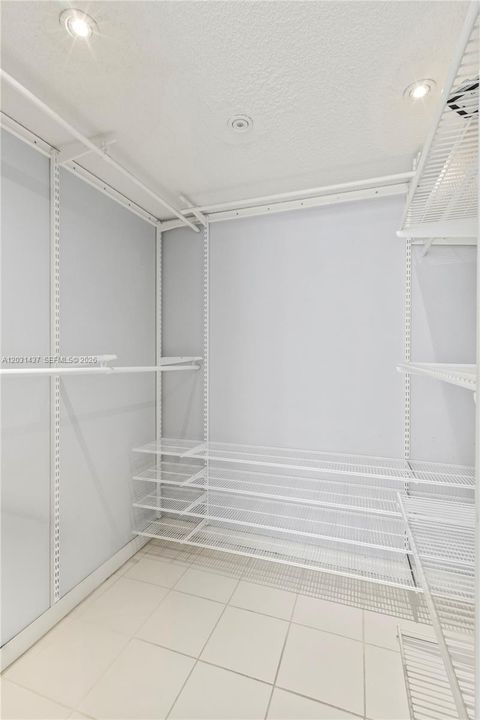 For Sale: $575,000 (2 beds, 2 baths, 1227 Square Feet)