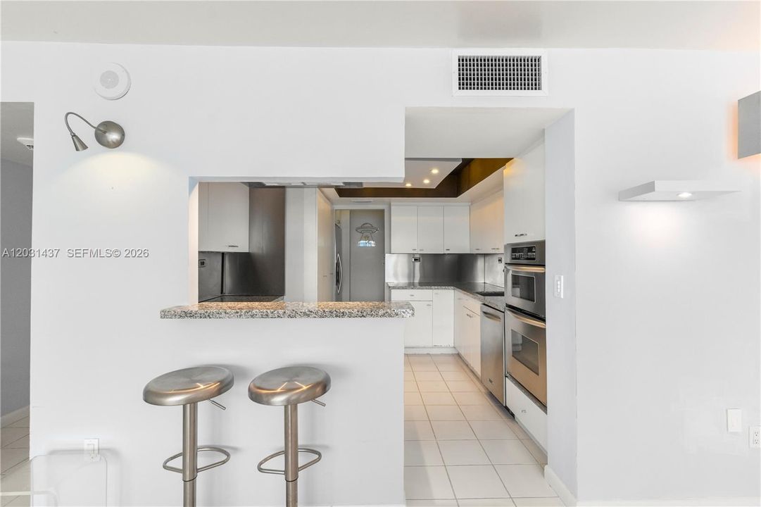 For Sale: $575,000 (2 beds, 2 baths, 1227 Square Feet)