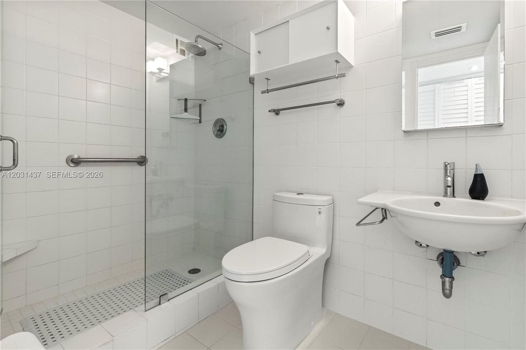 For Sale: $575,000 (2 beds, 2 baths, 1227 Square Feet)