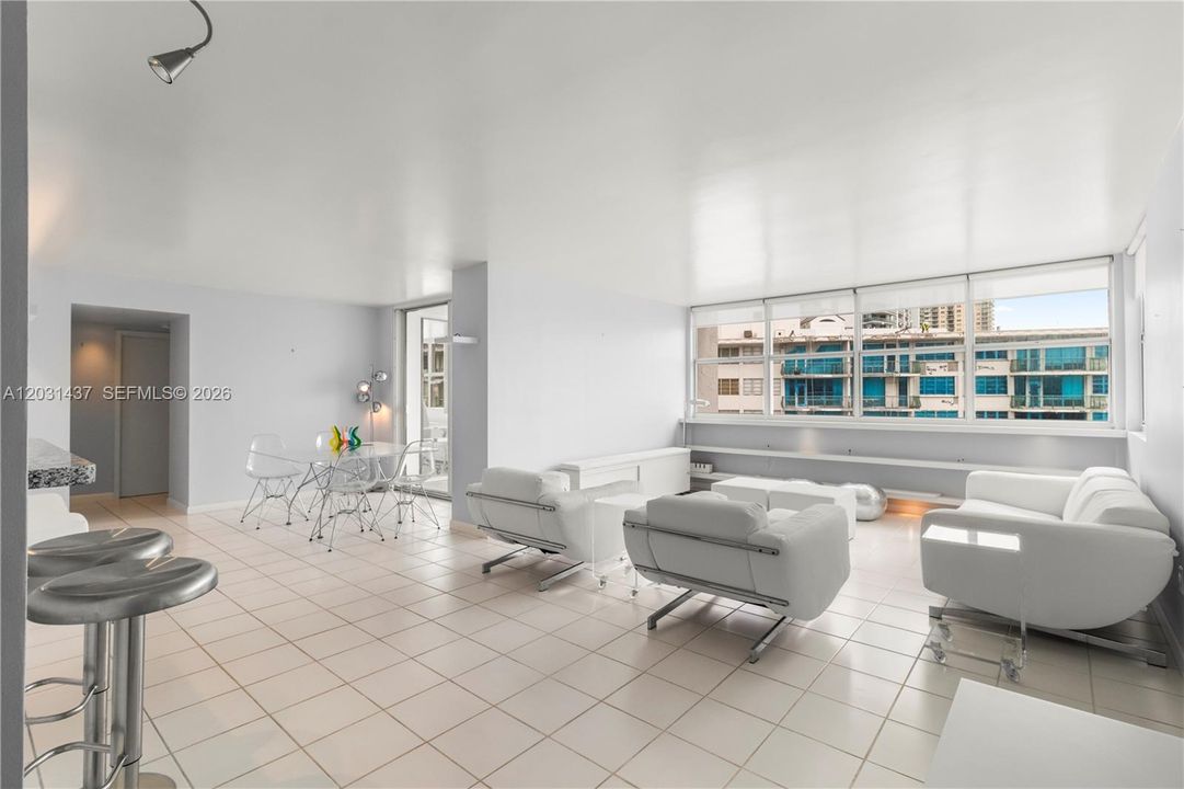 For Sale: $575,000 (2 beds, 2 baths, 1227 Square Feet)