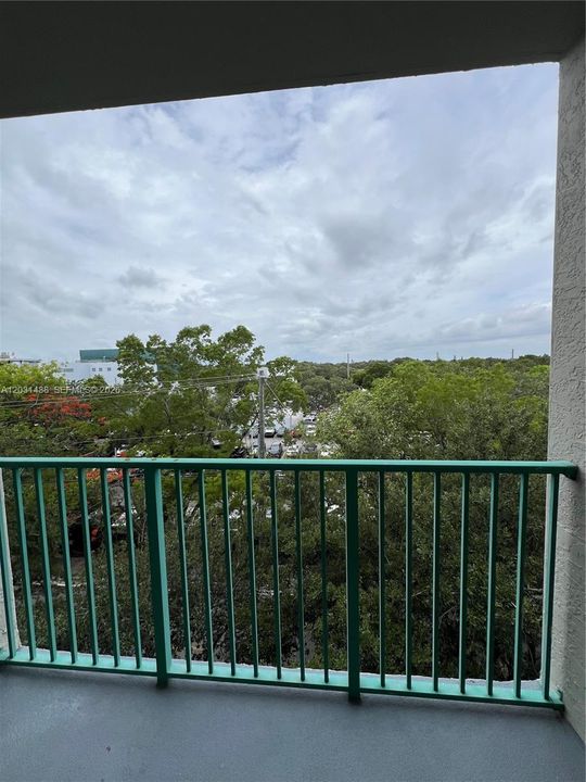 For Rent: $2,800 (2 beds, 1 baths, 842 Square Feet)
