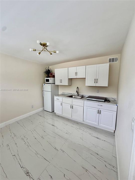 For Rent: $1,400 (1 beds, 1 baths, 1551 Square Feet)