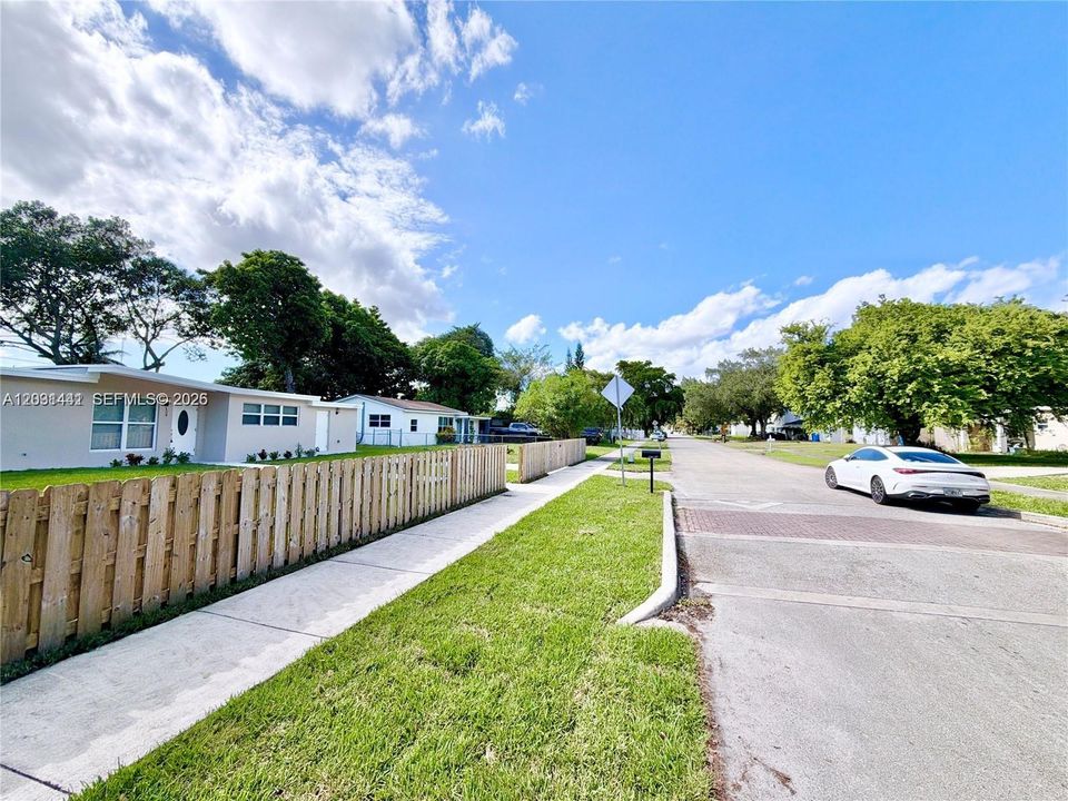 For Rent: $1,400 (1 beds, 1 baths, 1551 Square Feet)
