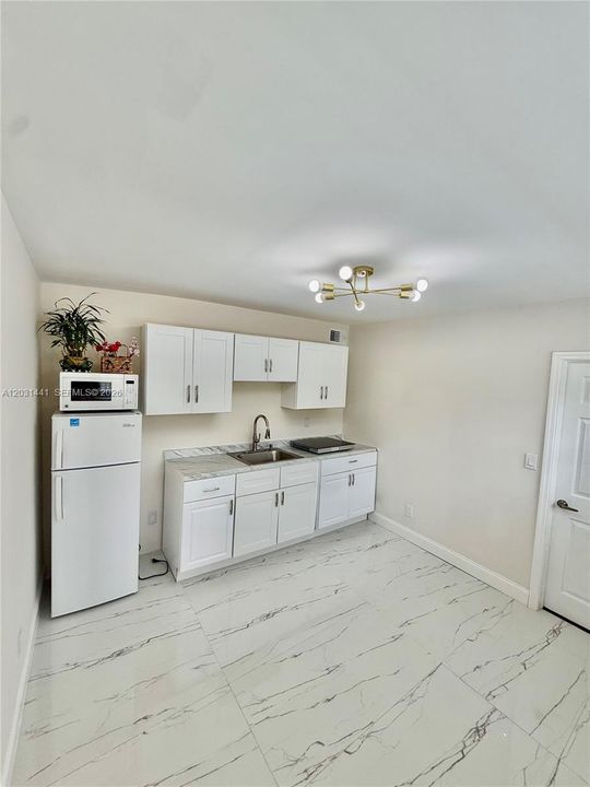 For Rent: $1,400 (1 beds, 1 baths, 1551 Square Feet)
