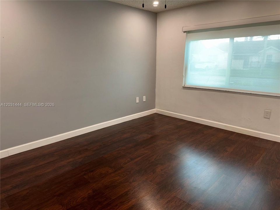 For Rent: $2,500 (2 beds, 1 baths, 1264 Square Feet)