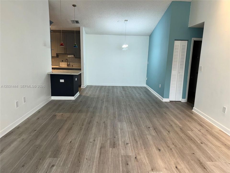 For Rent: $2,500 (2 beds, 1 baths, 1264 Square Feet)