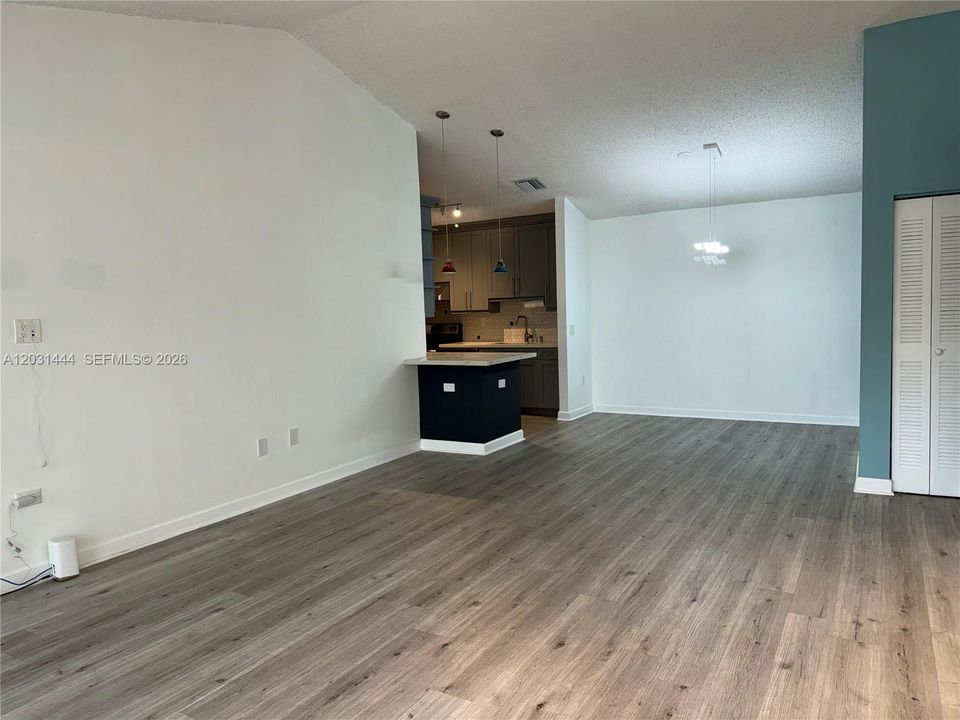For Rent: $2,500 (2 beds, 1 baths, 1264 Square Feet)