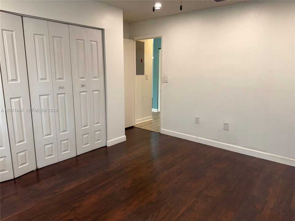For Rent: $2,500 (2 beds, 1 baths, 1264 Square Feet)