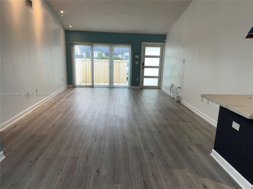 For Rent: $2,500 (2 beds, 1 baths, 1264 Square Feet)