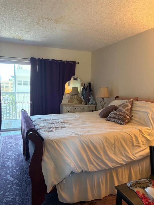 Active With Contract: $1,500 (1 beds, 1 baths, 770 Square Feet)