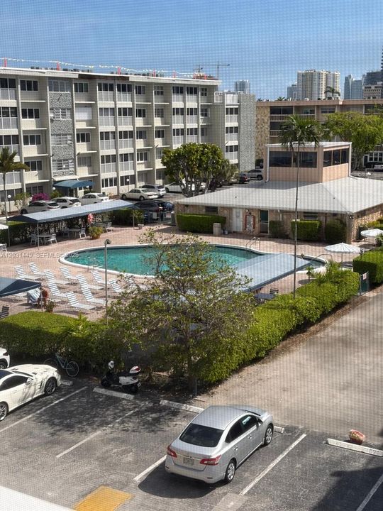 Active With Contract: $1,500 (1 beds, 1 baths, 770 Square Feet)