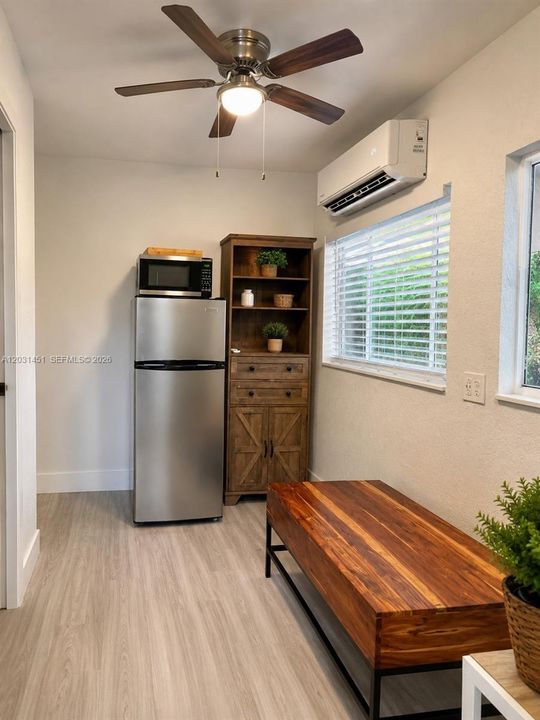 В аренду: $1,300 (1 спален, 1 ванн, 1613 Квадратных фут)