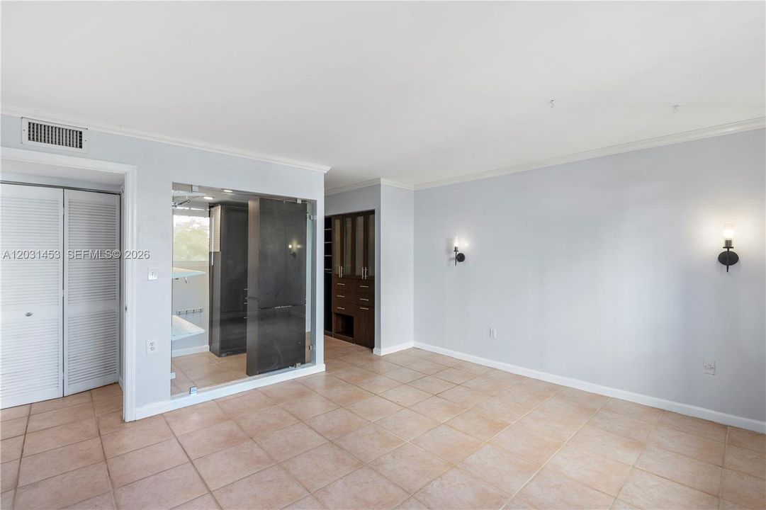 For Sale: $349,000 (1 beds, 1 baths, 700 Square Feet)