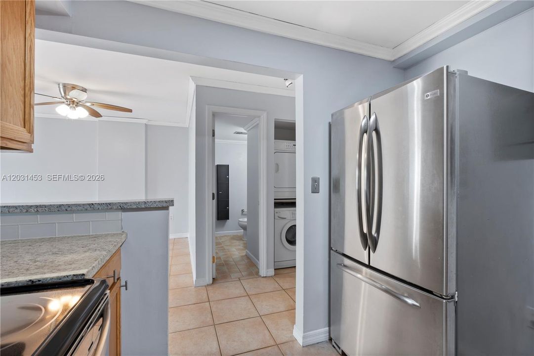 For Sale: $349,000 (1 beds, 1 baths, 700 Square Feet)